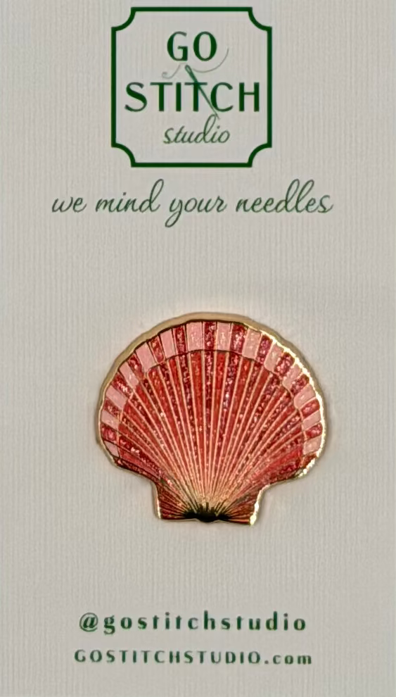 Pink Glitter Scallop Shell Needle Miinder