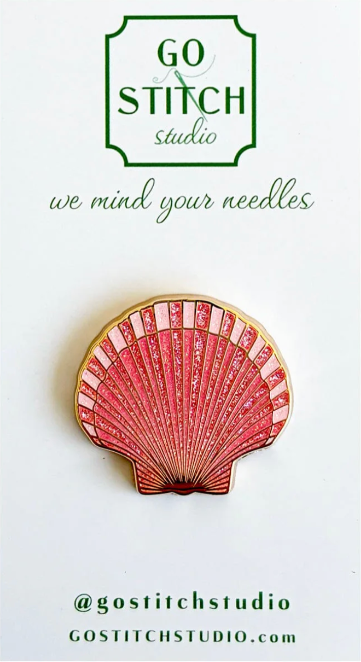 Pink Glitter Scallop Shell Needle Miinder